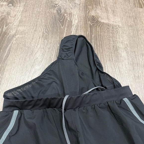 Under Armour Black and Grey Heatgear Running Shorts - Picture 4 of 10